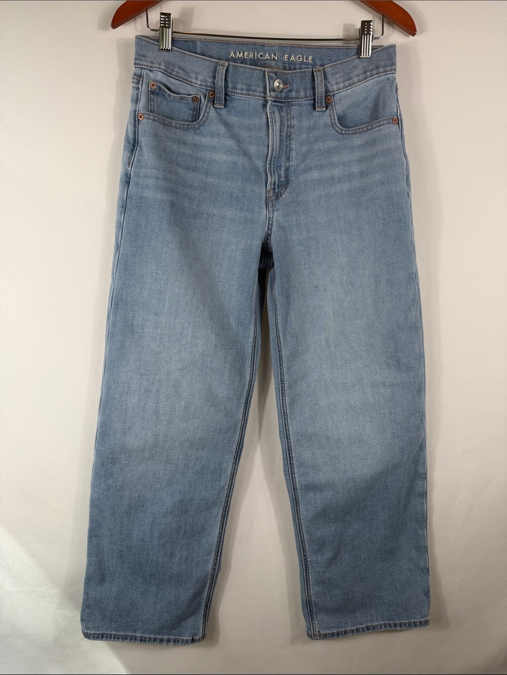 American Eagle Stovepipe Light Blue Straight Leg Jeans. Womens Size 4 Regular